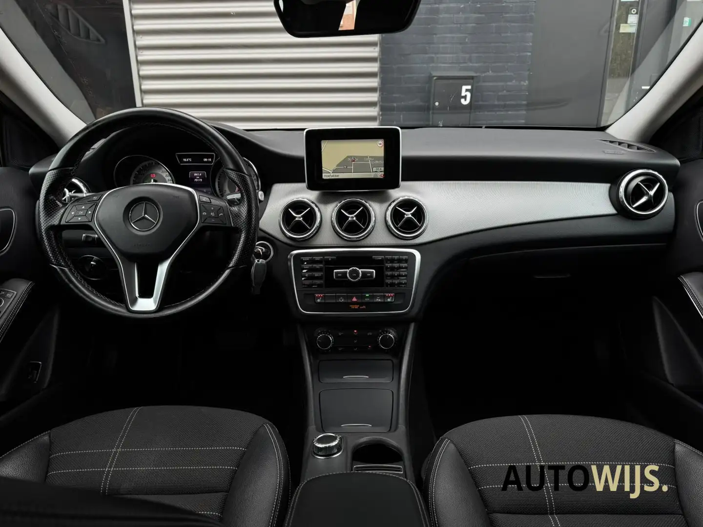 Mercedes-Benz GLA 200 Edition 1|69DKM|Xenon|Navi|Trekhaak|AUT|Goed onder Zwart - 2