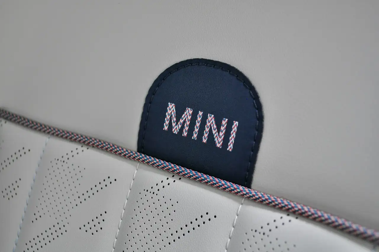 MINI Cooper Automaat New Model/Favoured/Pack M/, миниатюра 3