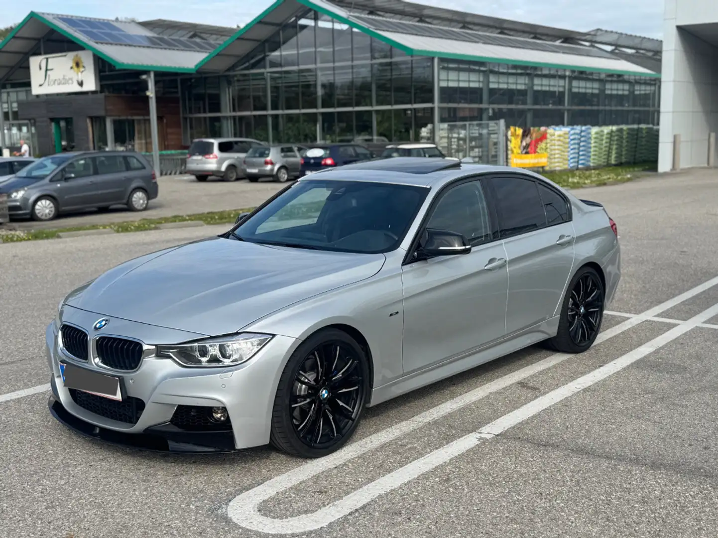 BMW 330 330d Vollausstattung Heckantrieb Gümüş rengi - 1