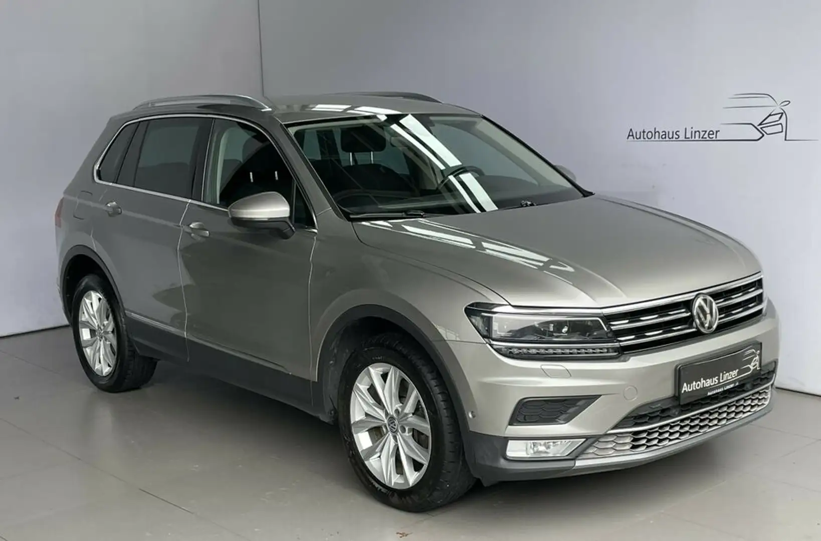 Volkswagen Tiguan Highline 4x4 *AHK* KEIN VERKAUF AN PRIVAT!! Silber - 1