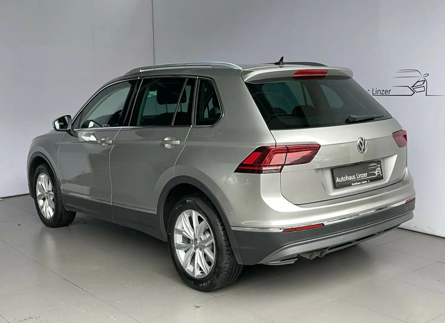 Volkswagen Tiguan Highline 4x4 *AHK* KEIN VERKAUF AN PRIVAT!! Silber - 2