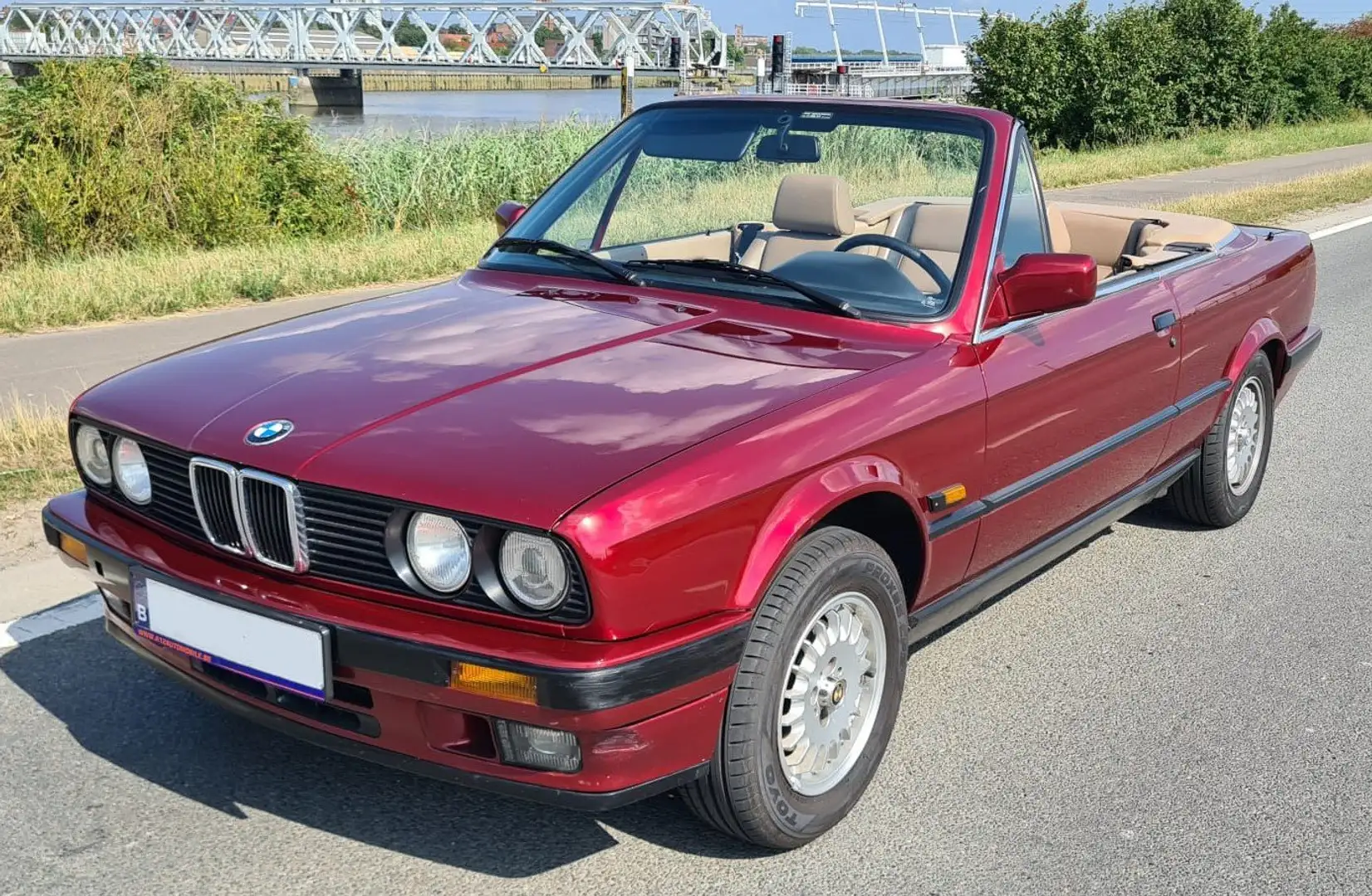 BMW 325 325i Cabrio - Calypsorot Rood - 1