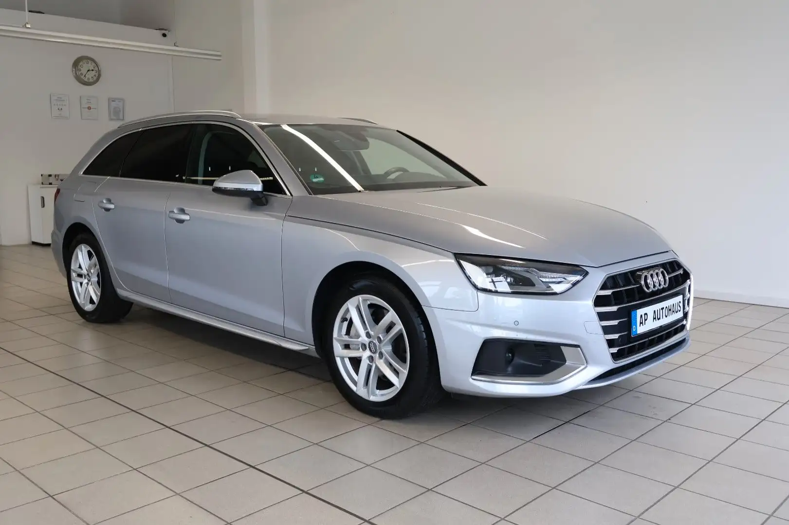 Audi A4 Avant 40 TDI advanced LED ACC Kamera DAB AHK Silber - 1