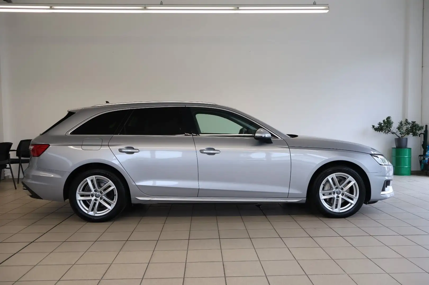 Audi A4 Avant 40 TDI advanced LED ACC Kamera DAB AHK Silber - 2