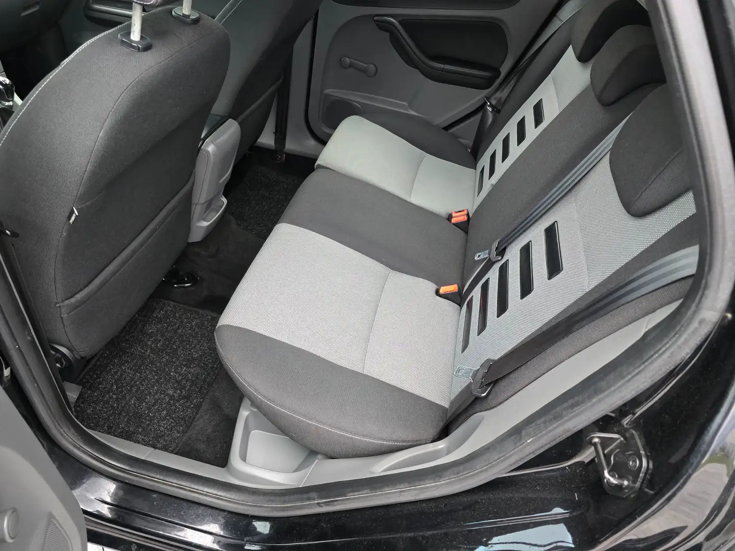 Ford Focus Sport Schwarz - 2