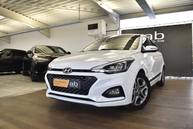 Hyundai i20 AUTOMAAT, CAMERA, APPLE/ANDROID, ZETEL/STUUR VERWA