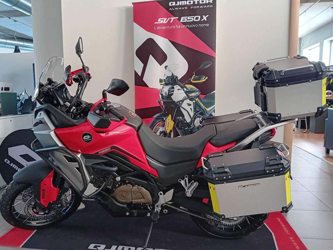 QJ Motor SVT 650 X senza valigie