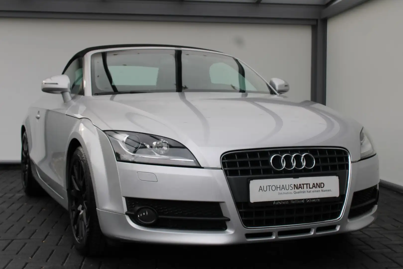 Audi TT 2.0 16V Autom. Leder Sitzh. Navi Silber - 2