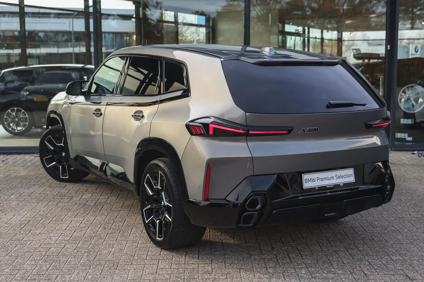 BMW XM 50e High Executive Automaat / Adaptief M Onderstel Gris - 2