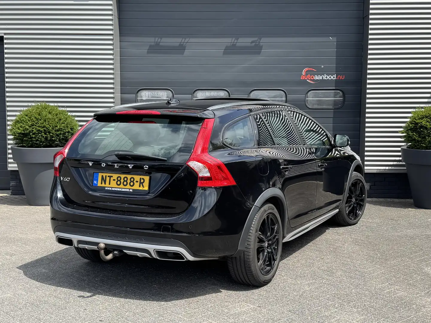 Volvo V60 Cross Country 2.0 D3 Nordic+ | Panoramadak | Camera | Adaptive C Zwart - 2
