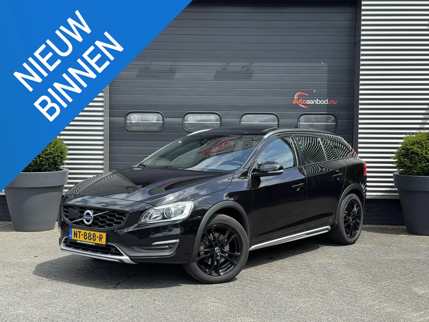 Volvo V60 Cross Country 2.0 D3 Nordic+ | Panoramadak | Camera | Adaptive C Zwart - 1