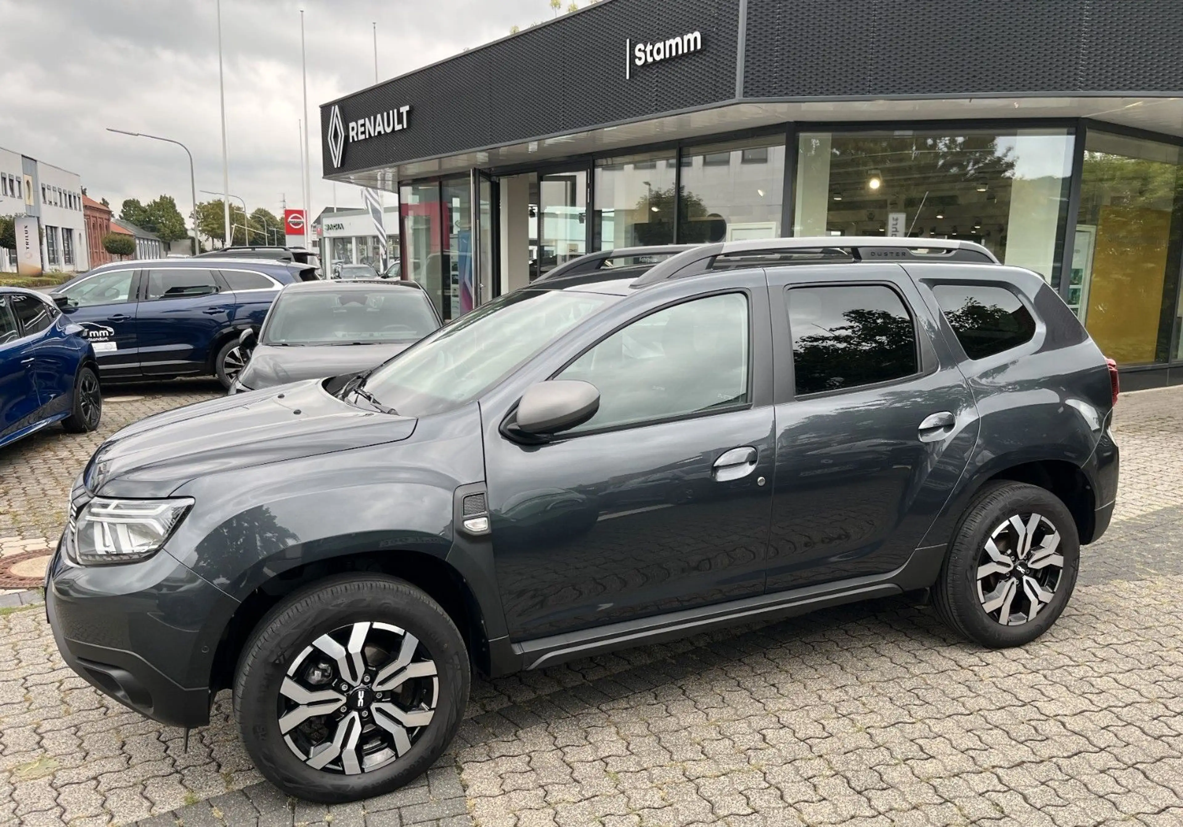 Dacia Duster Prestige Tce 150 DSG-6Gg 360° SHZ EPH uvm — photo 2