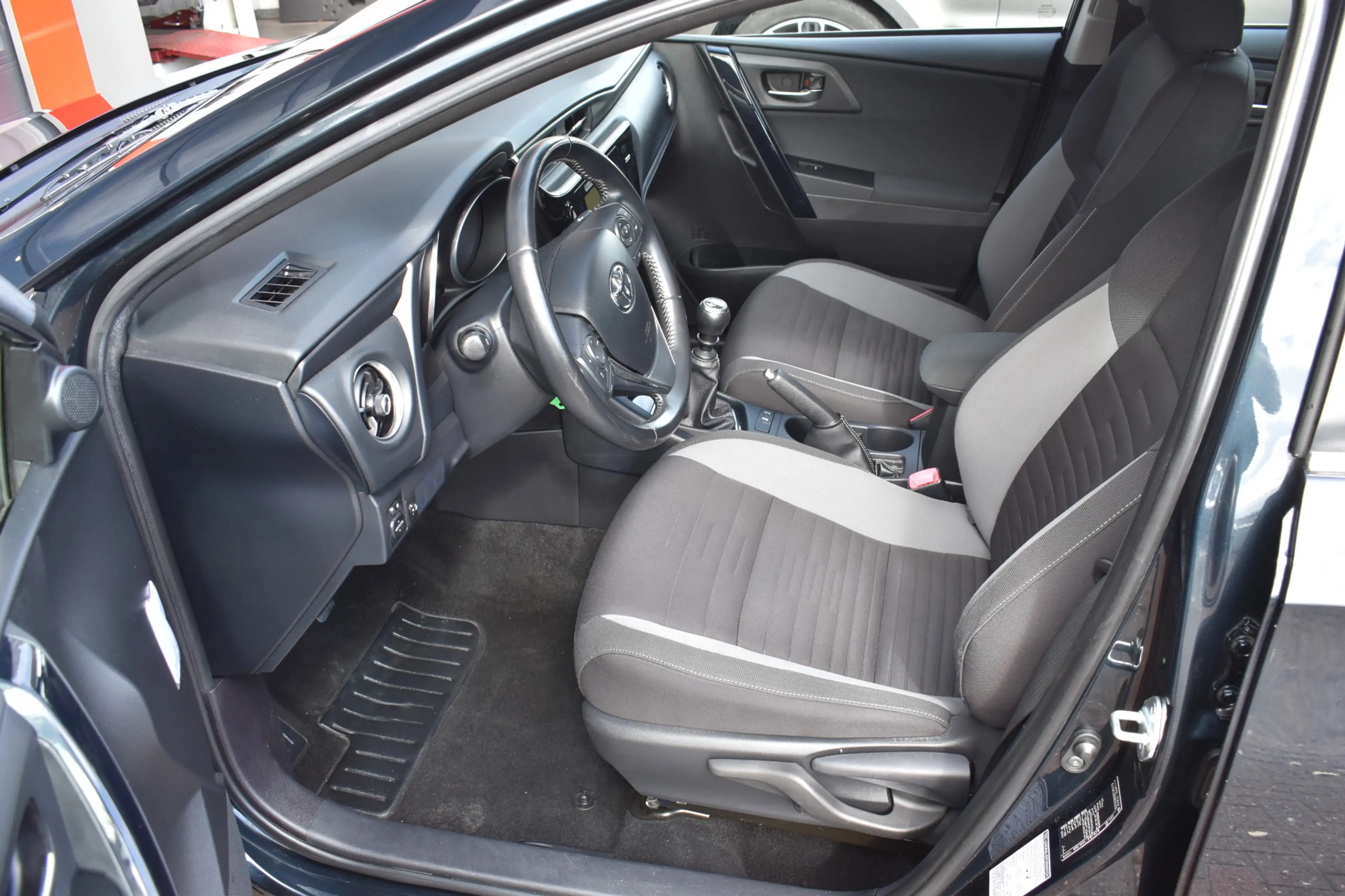 Toyota Auris Touring Sports 1.2T Aspiration Limited Navi Trekha — photo 5