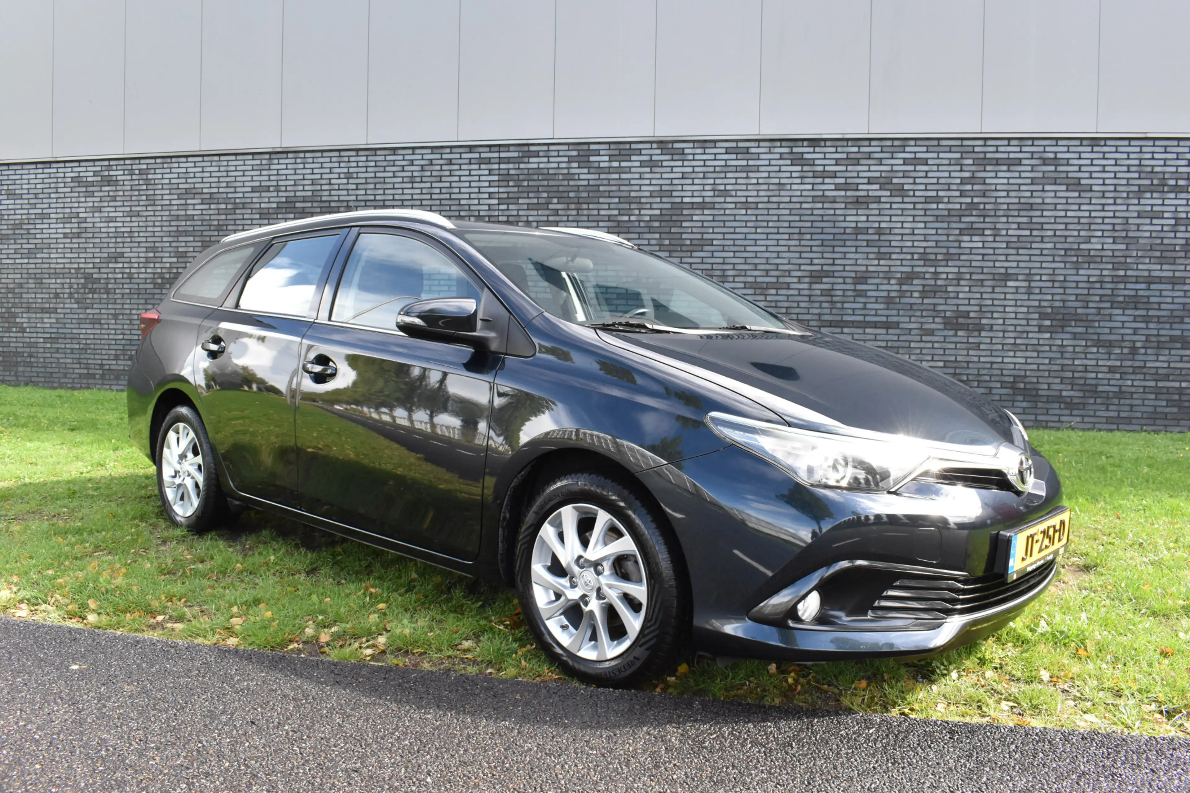 Toyota Auris Touring Sports 1.2T Aspiration Limited Navi Trekha — photo 12