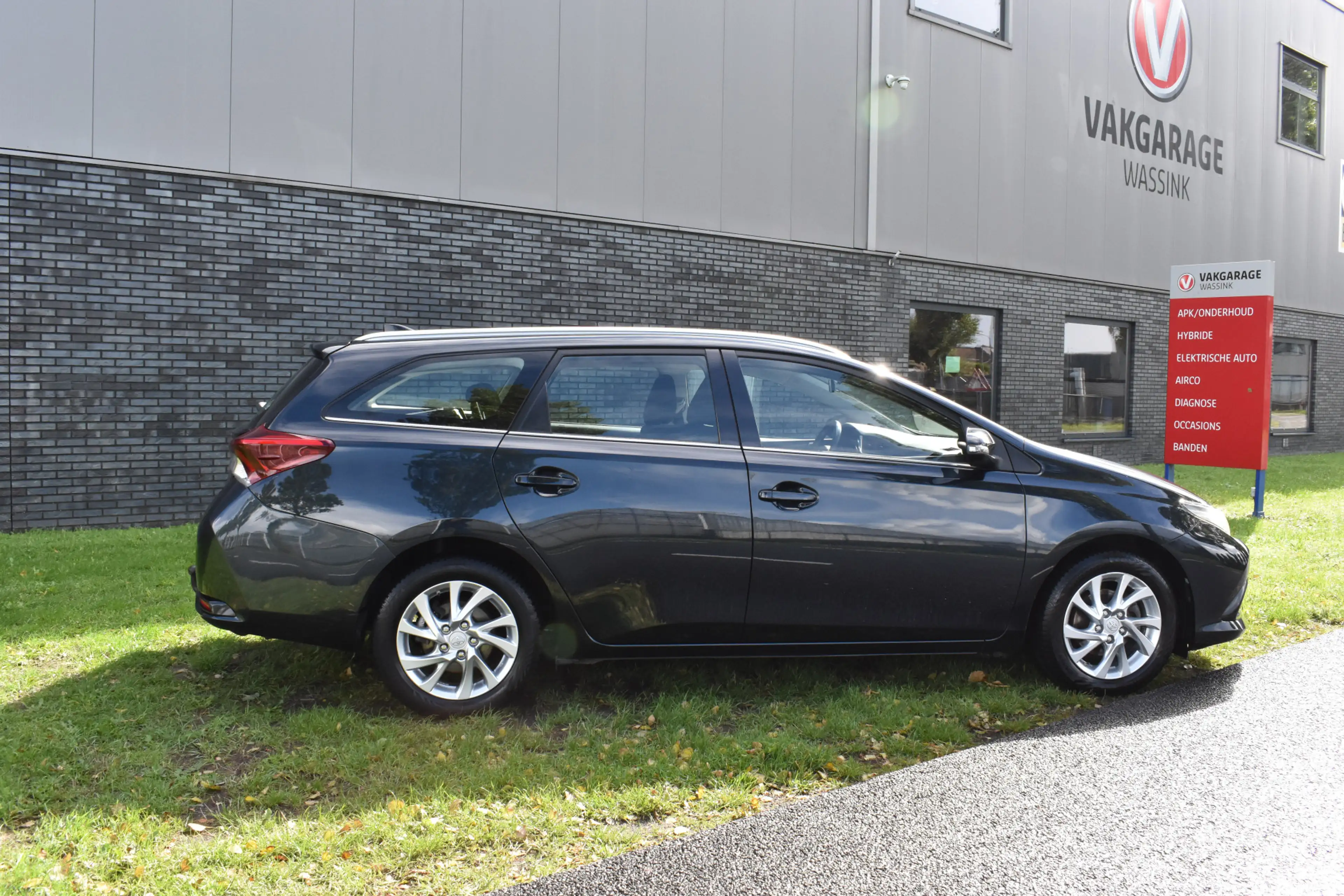 Toyota Auris Touring Sports 1.2T Aspiration Limited Navi Trekha — photo 11