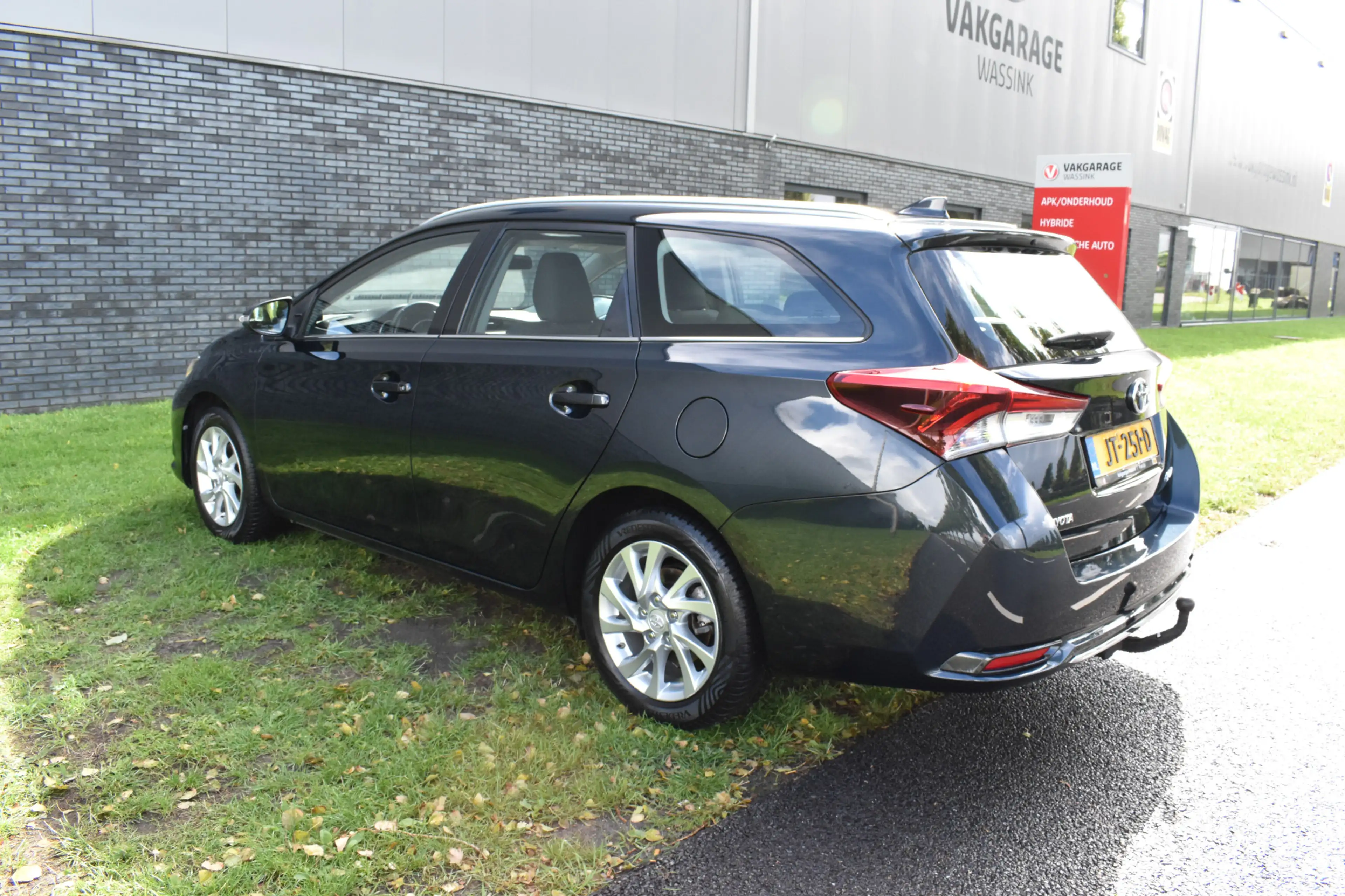 Toyota Auris Touring Sports 1.2T Aspiration Limited Navi Trekha — photo 3
