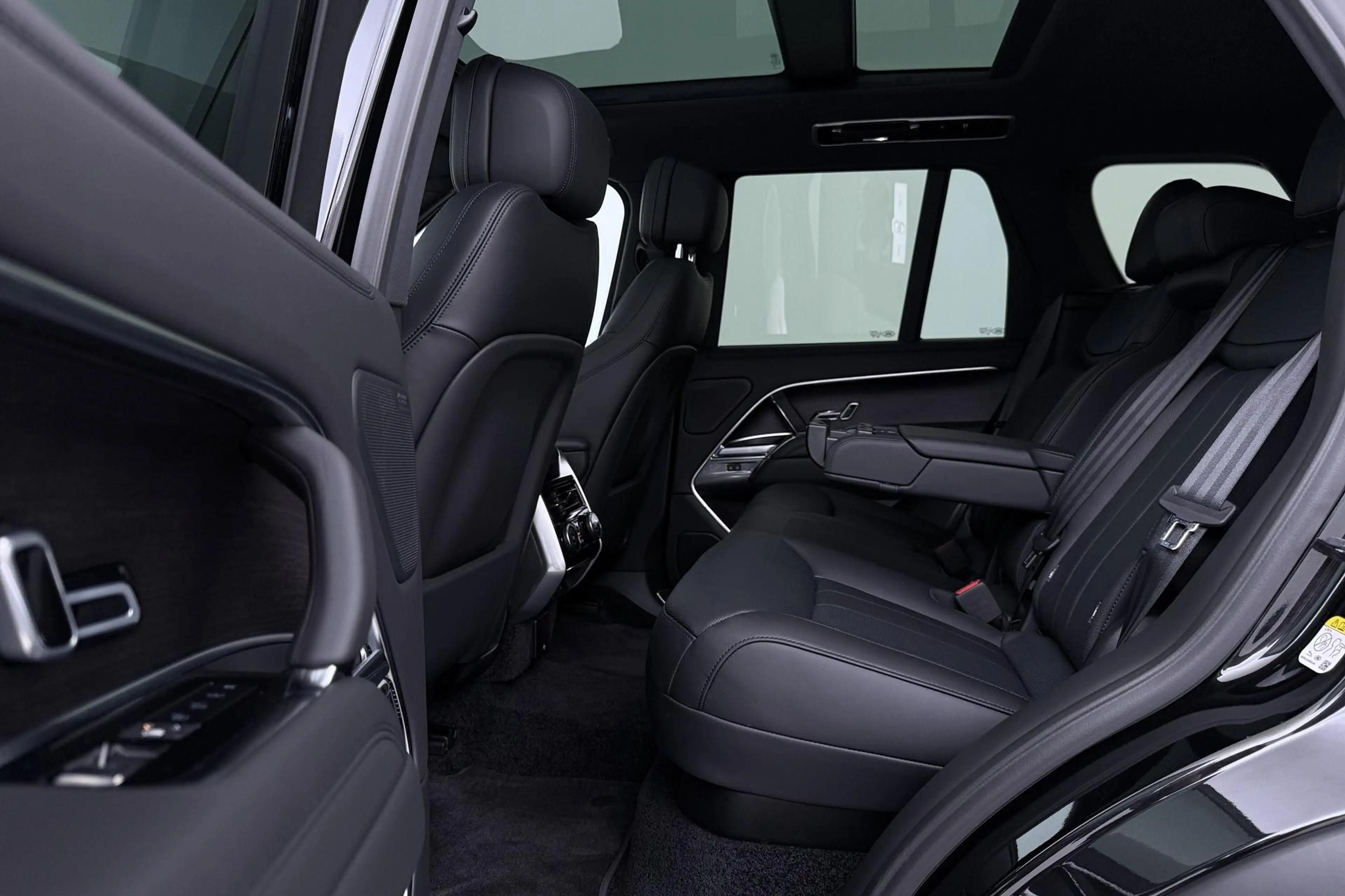 Land Rover Range Rover 3.0 P550e HSE | Meridian 3D | Shadow Exterior Pack — photo 46