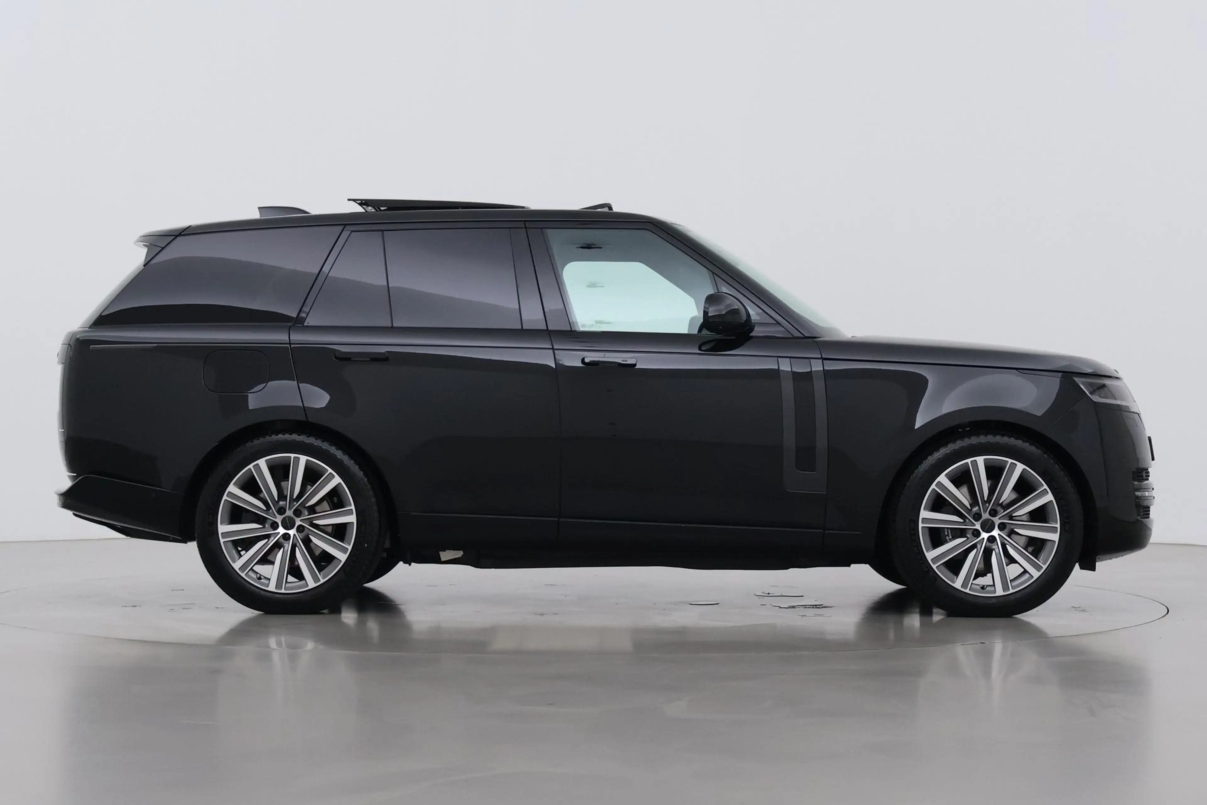 Land Rover Range Rover 3.0 P550e HSE | Meridian 3D | Shadow Exterior Pack — photo 10