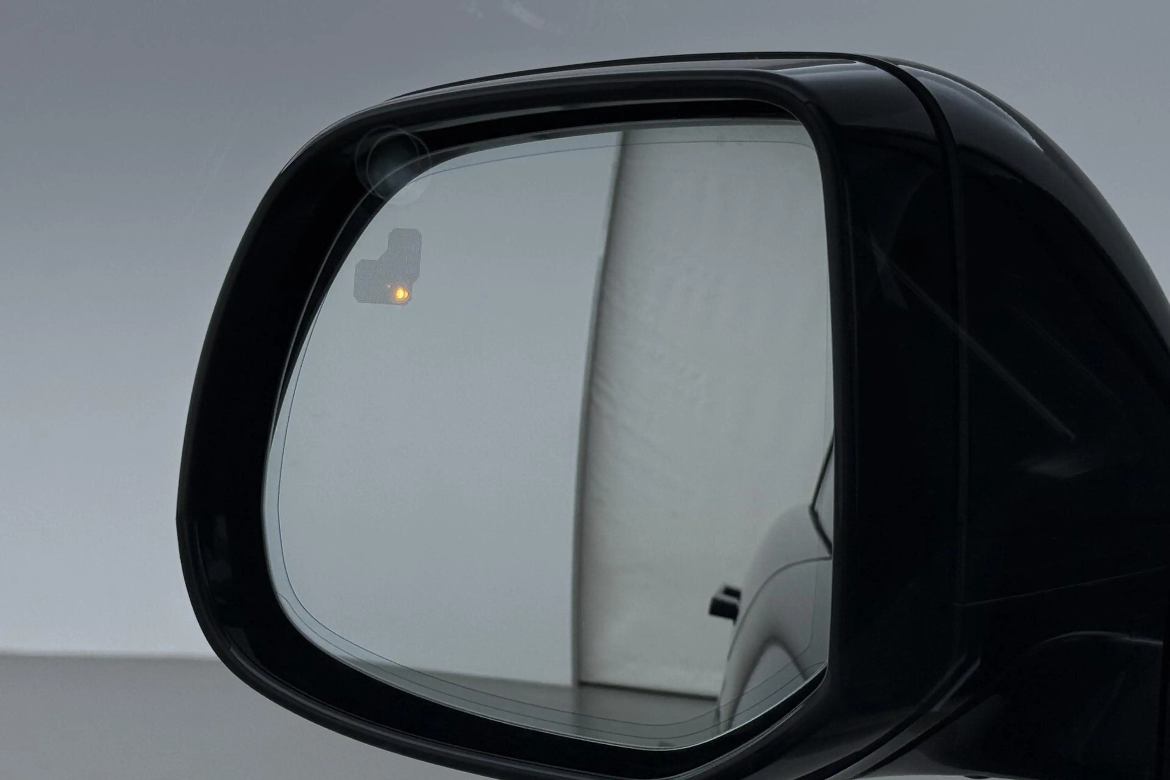 Land Rover Range Rover 3.0 P550e HSE | Meridian 3D | Shadow Exterior Pack — photo 43