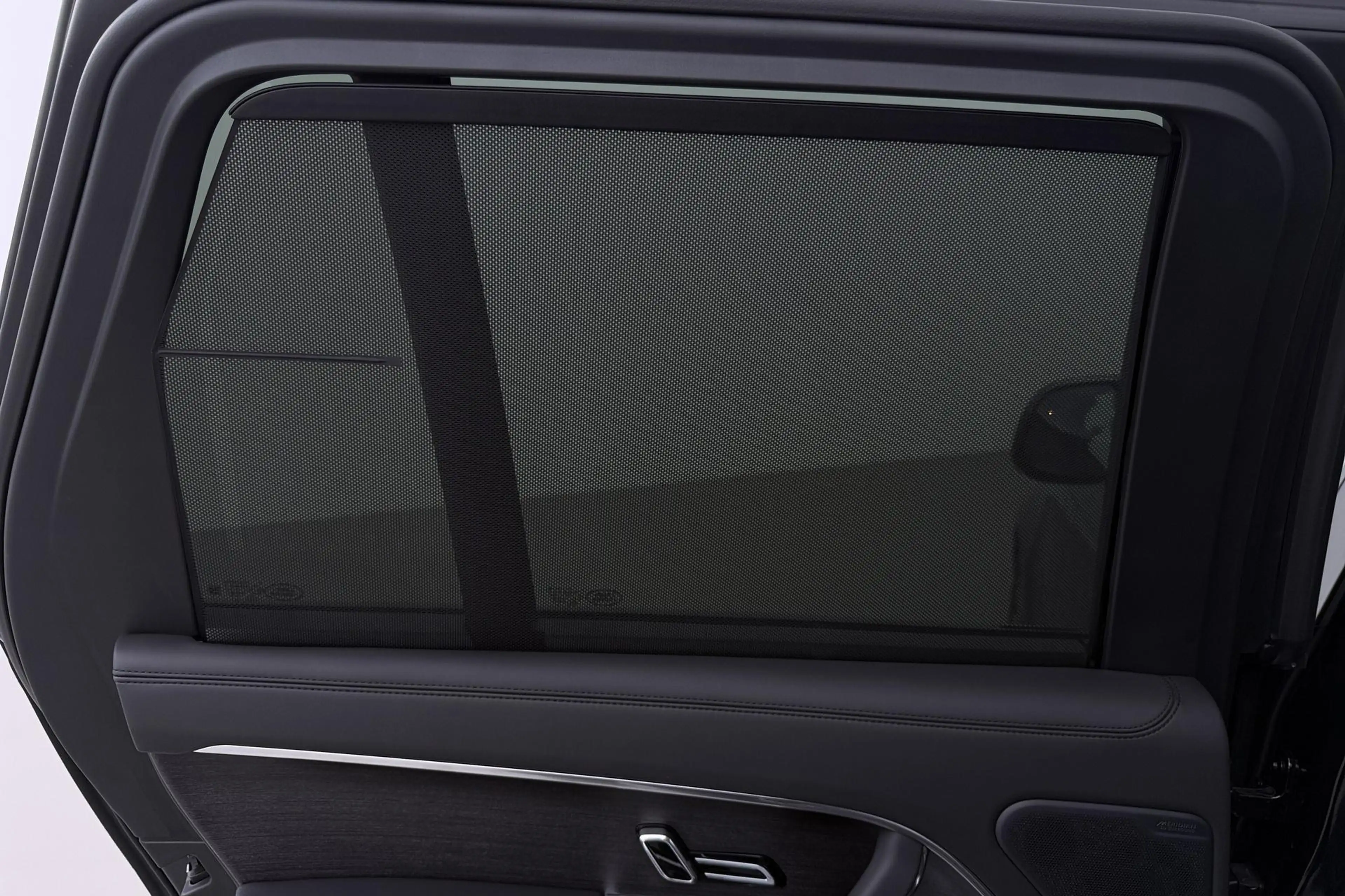 Land Rover Range Rover 3.0 P550e HSE | Meridian 3D | Shadow Exterior Pack — photo 49