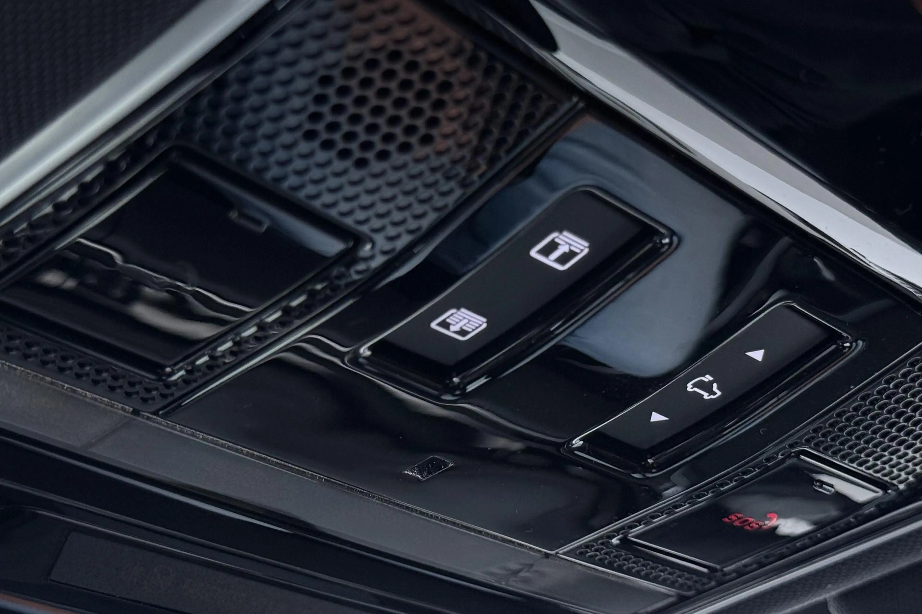 Land Rover Range Rover 3.0 P550e HSE | Meridian 3D | Shadow Exterior Pack — photo 36