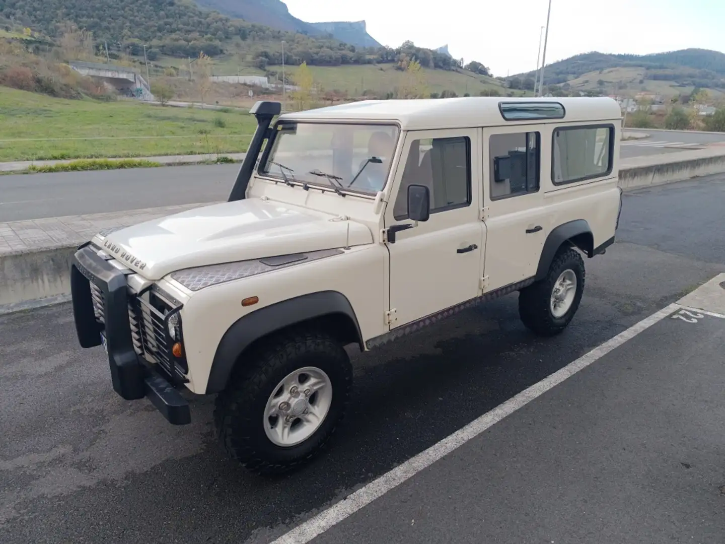 Land Rover Defender 110 SW S Bianco - 2