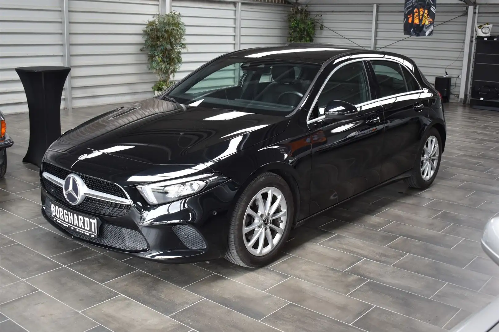 Mercedes-Benz A 180 AUTOMATIK Noir - 2