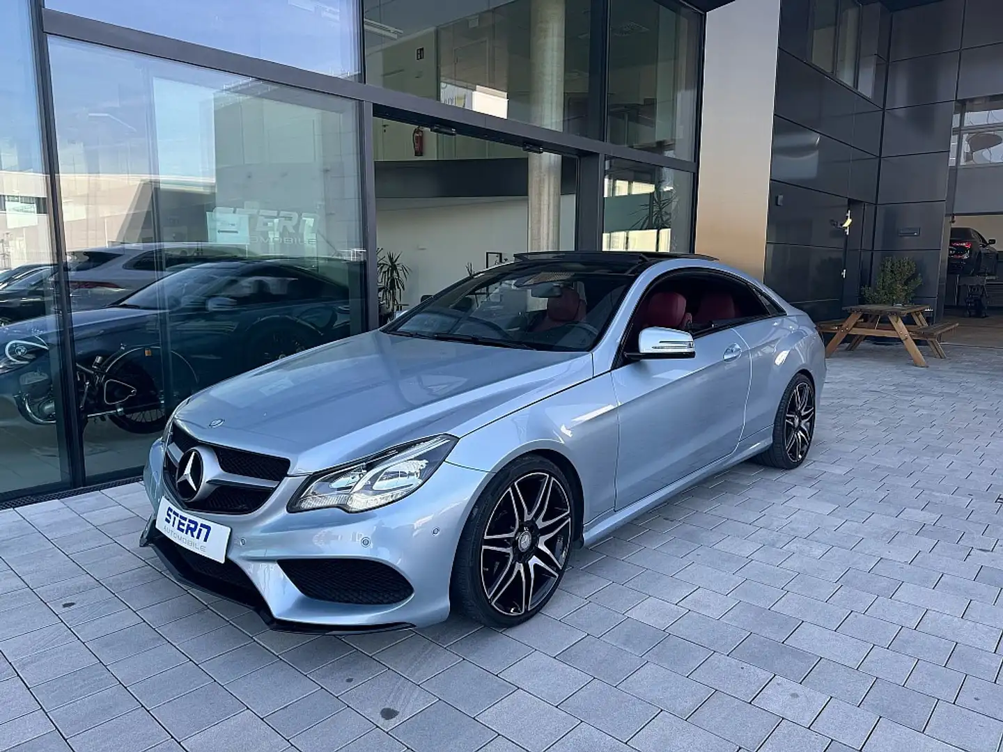 Mercedes-Benz E 350 4MATIC *AMG*MEMORY*PANO*STANDHEIZUNG Silber - 1