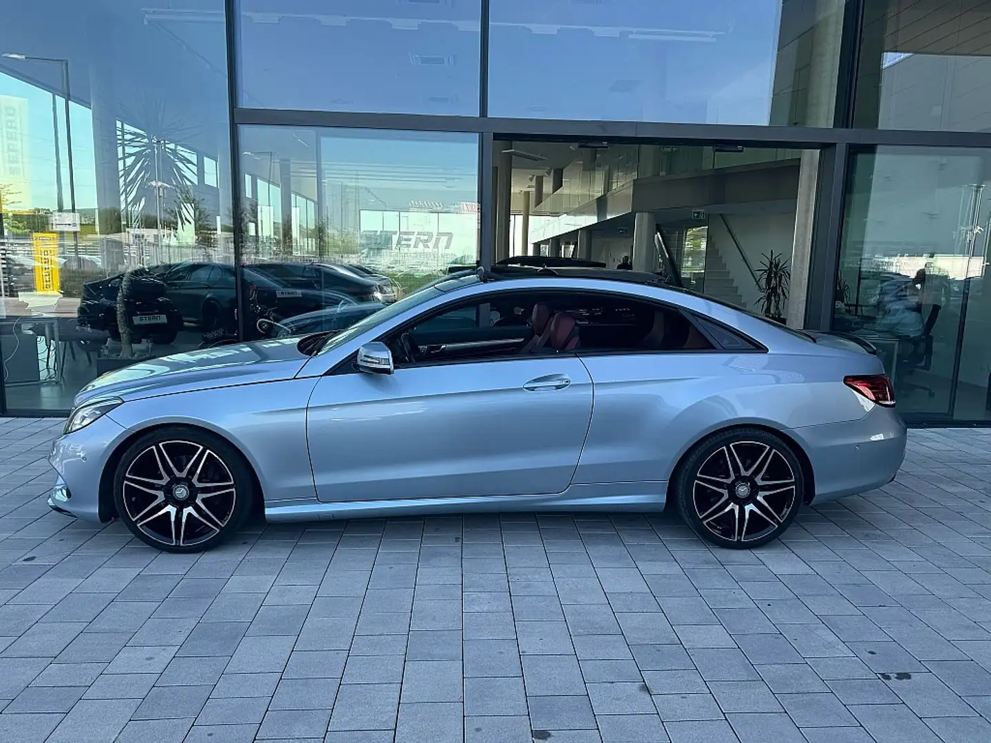 Mercedes-Benz E 350 4MATIC *AMG*MEMORY*PANO*STANDHEIZUNG Silber - 2