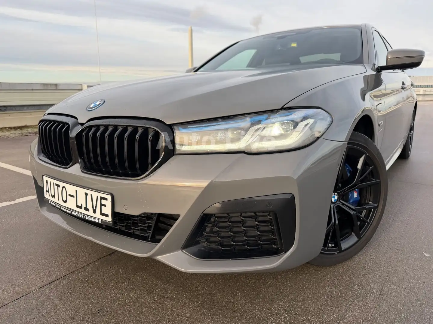 BMW 530 e *SAG*M PAKET*VIRTU*NAVI*LASER*HEAD-UP*LEDER Gris - 1