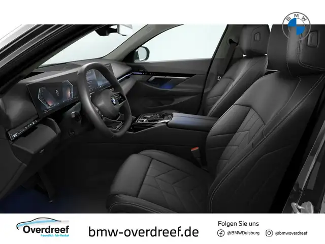 BMW 5 Series view 4