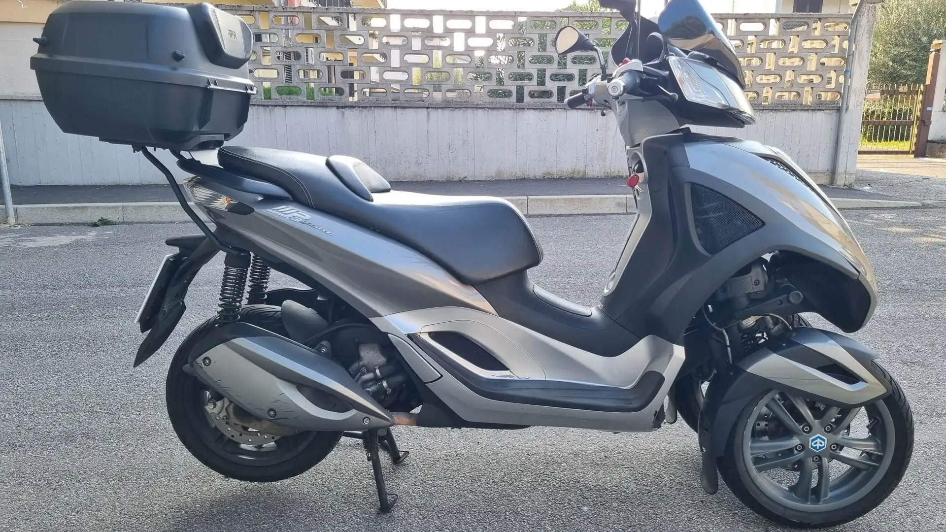 Piaggio MP3 300 ie Yourban LT Gris - 1