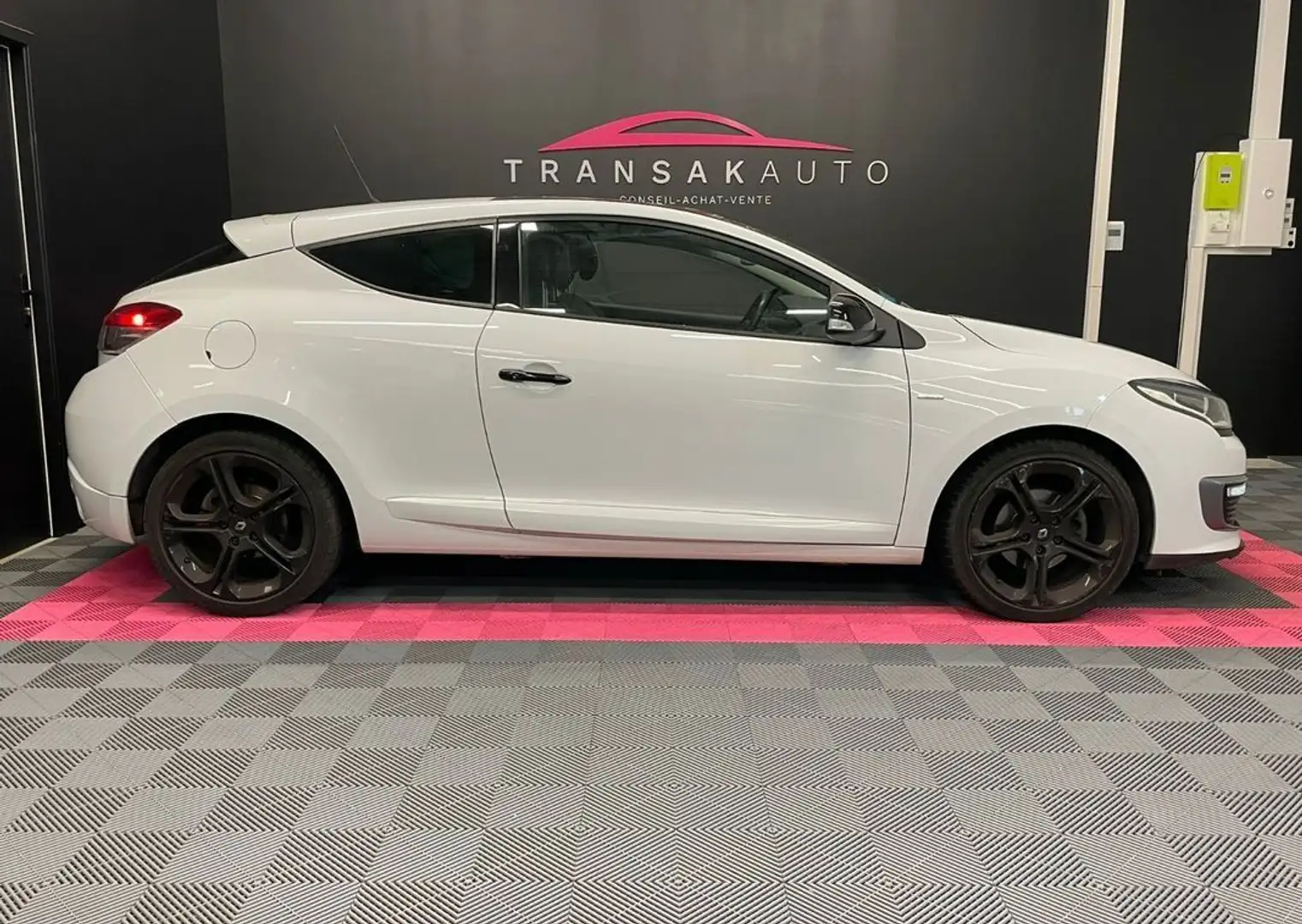 Renault Megane III COUPE dCi 130ch Energy Ultimate PREMIERE MAIN ORIGINE FRANCE ENTRETIEN COMPLET Blanc - 2