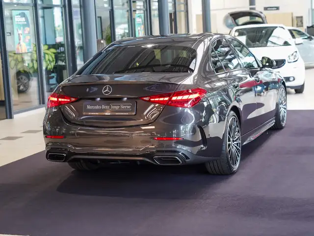 Mercedes-Benz C-Class view 3