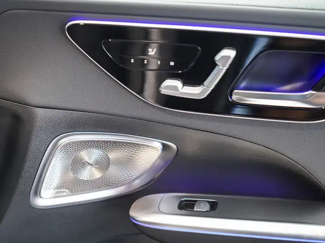 Mercedes-Benz C-Class view 12