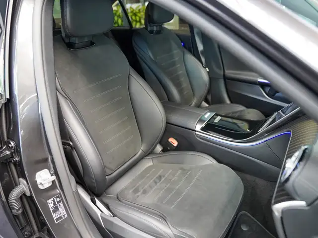 Mercedes-Benz C-Class view 9