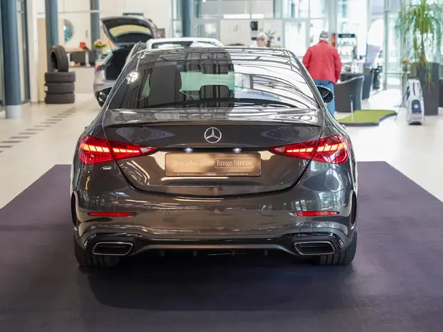 Mercedes-Benz C-Class view 4