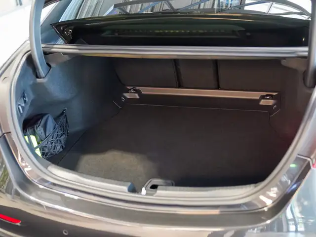 Mercedes-Benz C-Class view 5