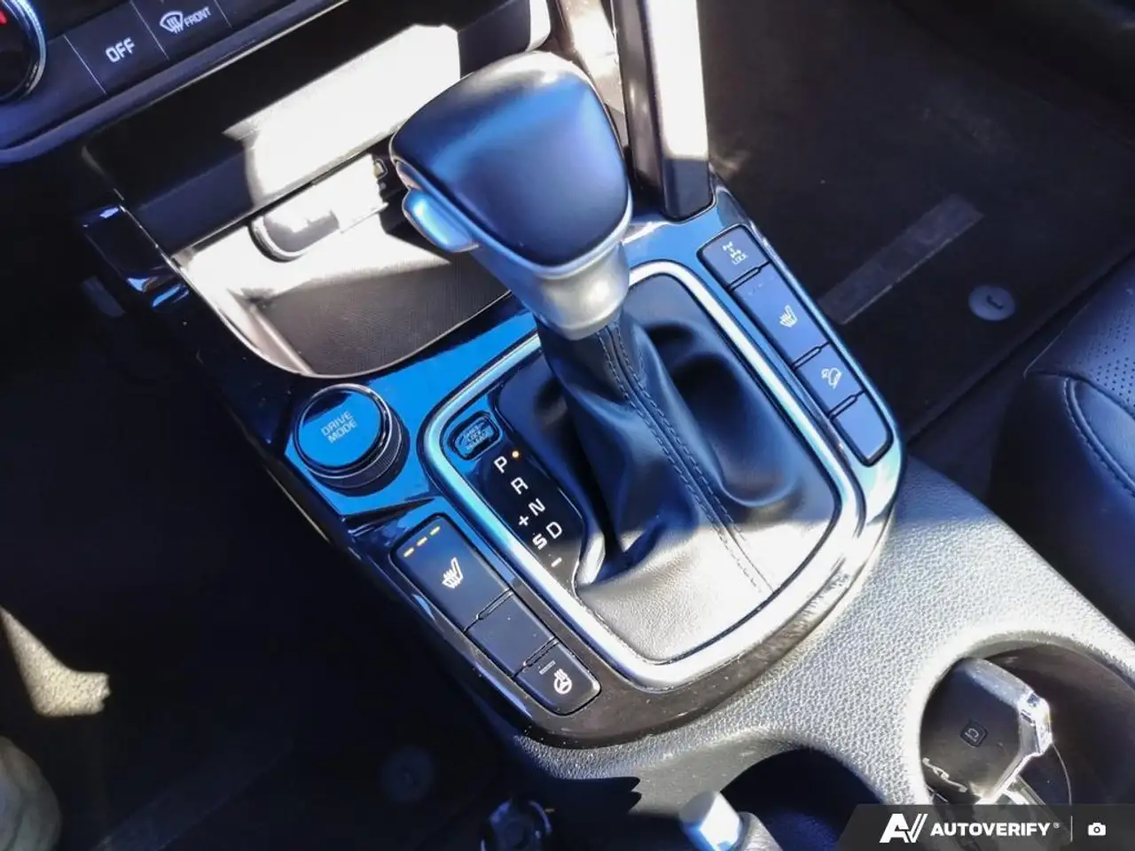 Kia Seltos снимка Kia Seltos