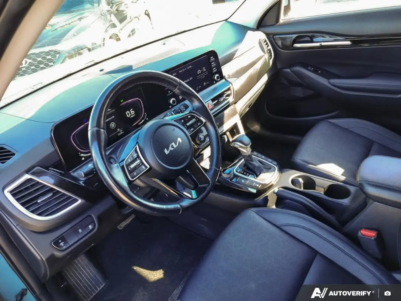 Kia Seltos снимка Kia Seltos