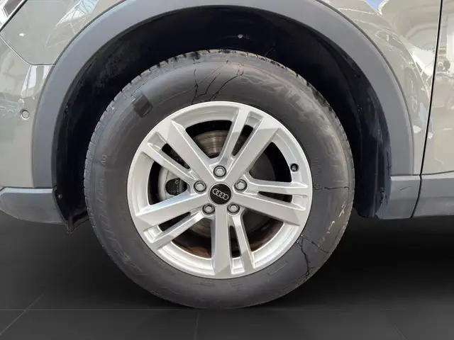 Audi Q3 view 7