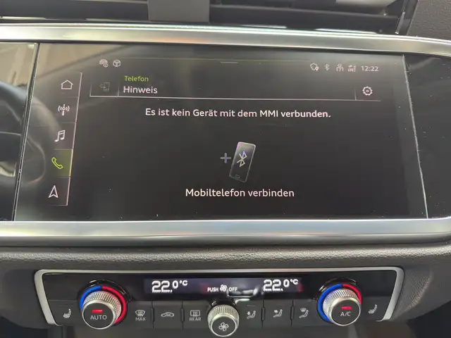 Audi Q3 view 14