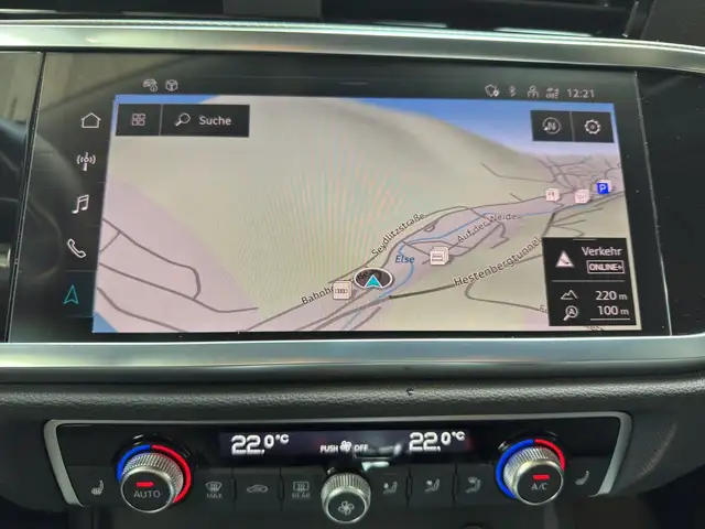 Audi Q3 view 13