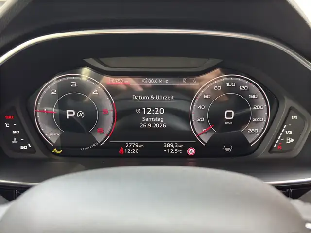 Audi Q3 view 10