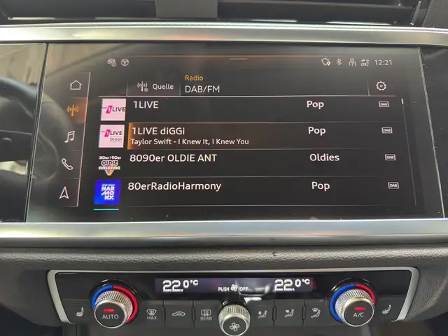 Audi Q3 view 12