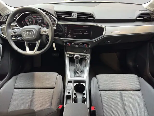 Audi Q3 view 5