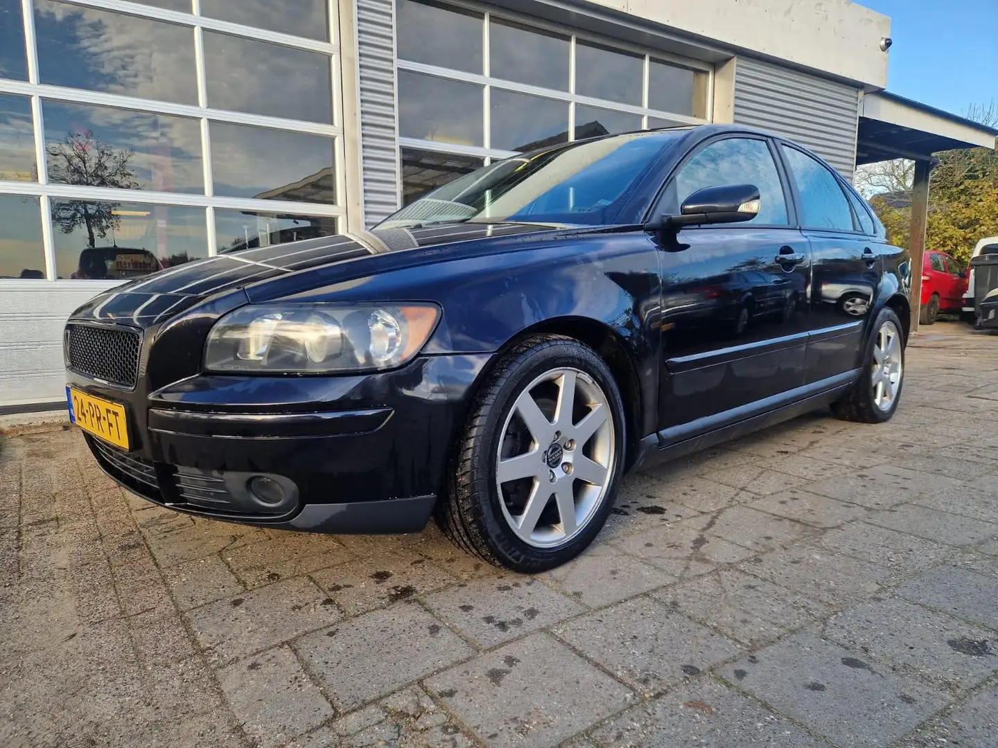 Volvo S40 2.4i Momentum Zwart - 1