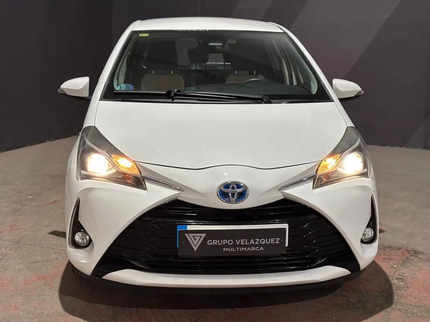 Toyota Yaris 100H 1.5 Active Blanc - 2