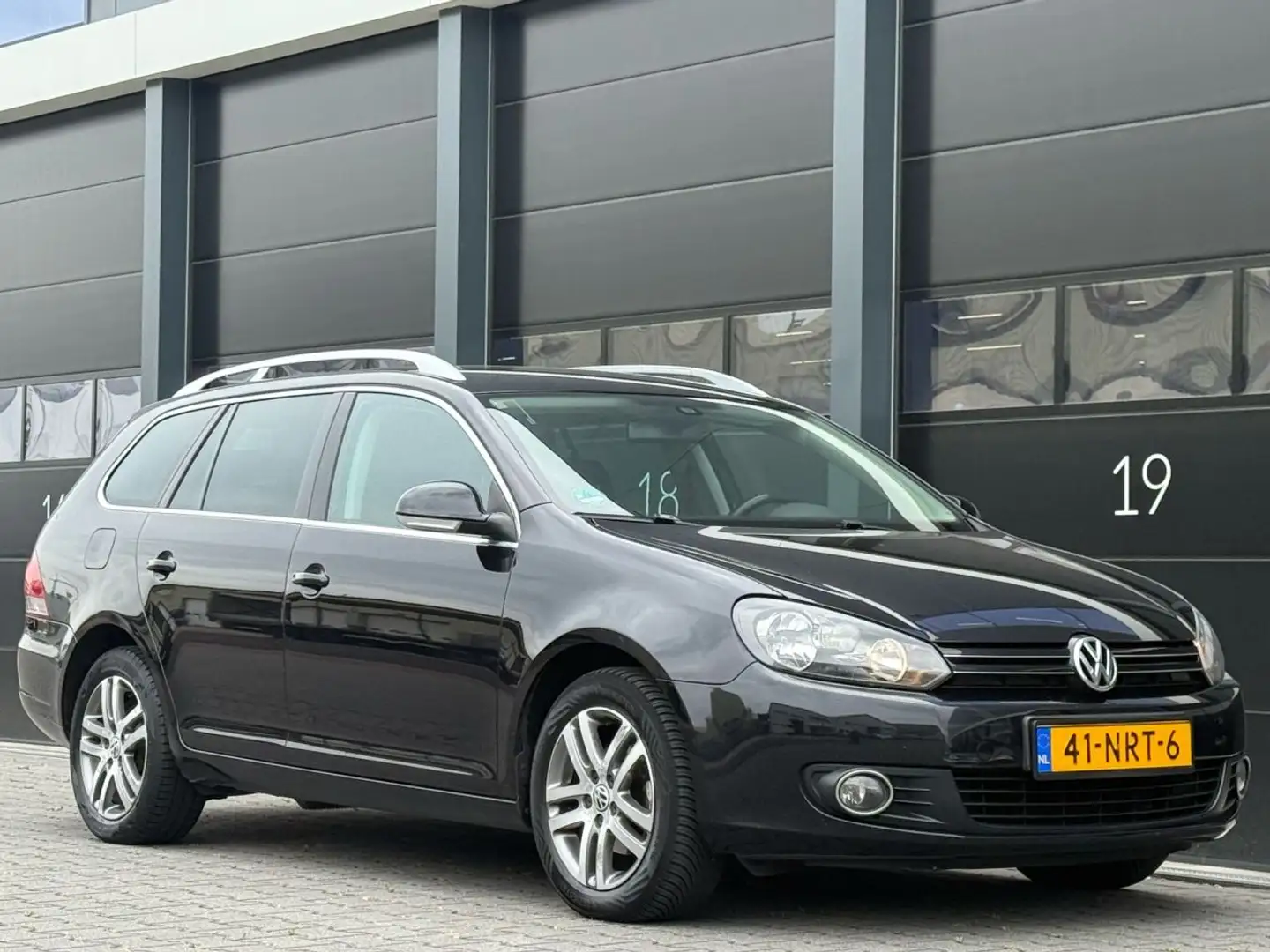 Volkswagen Golf Variant 1.6 TDI Highline BlueMotion AUTOMAAT Zwart - 2