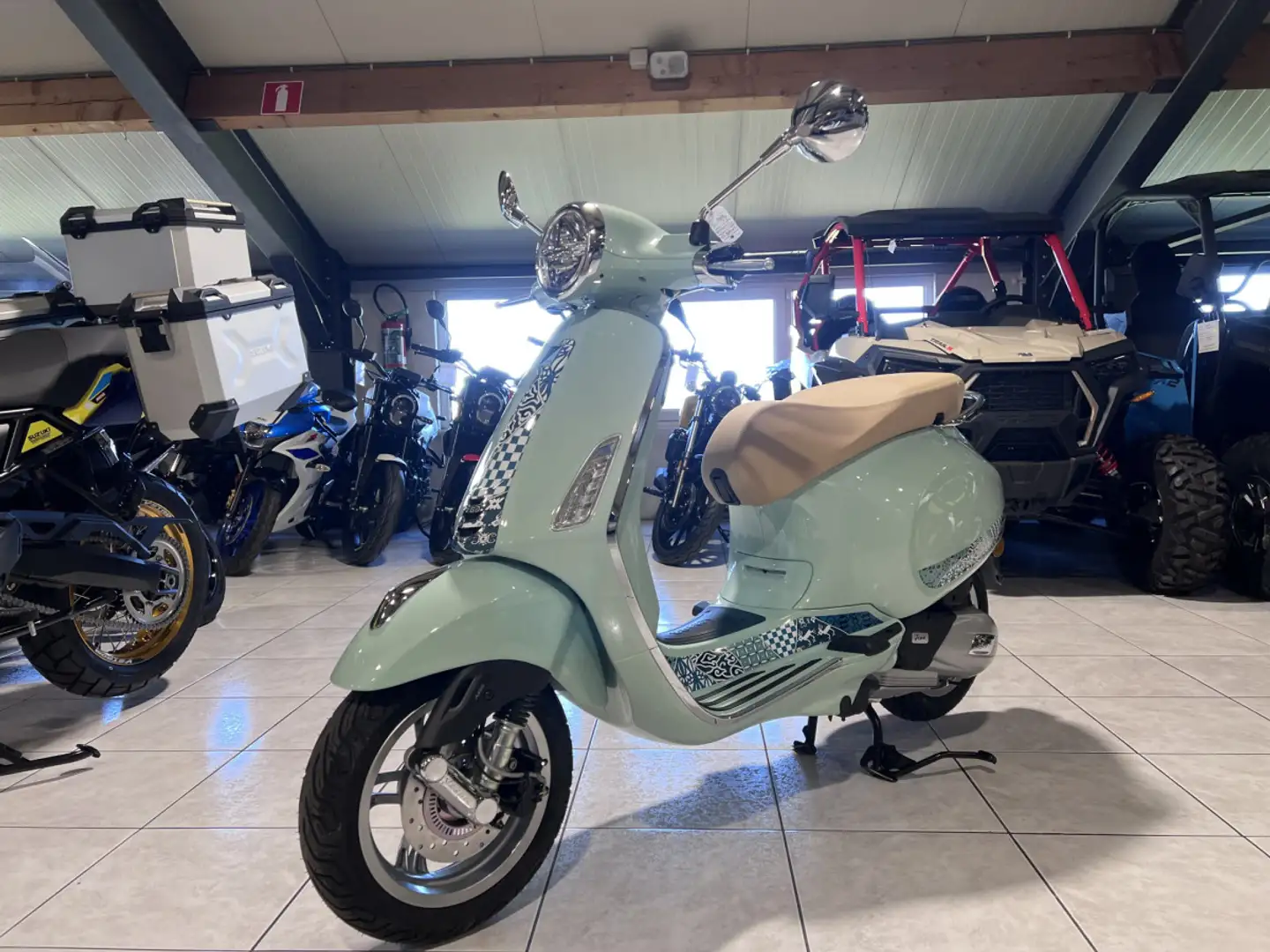 Vespa Primavera 125 BATIK Groen - 2